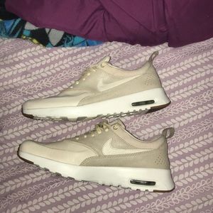 Women’s Nike Air Max Thea size 8
